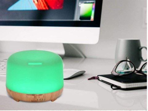 Nowoczesny dyfuzor powietrza RGB z aromaterapią i pilotem