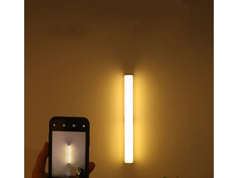 Lampka samoprzylepna listwa podszafkowa do szafy wysoka