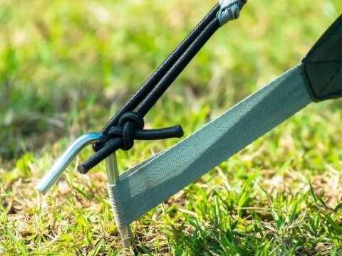 Nowoczesne stalowe szpilki do namiotu - 10 szt. dla każdego kempingowca!