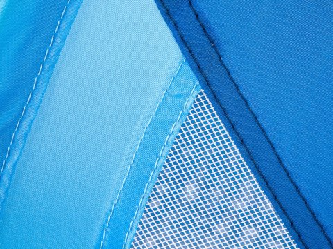 Nowoczesny namiot plażowy z samorozkładającą się konstrukcją dla całej rodziny
