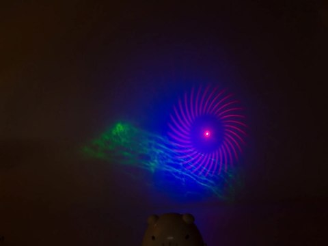 Nowoczesny projektor nocny w kształcie niedźwiadka dla dzieci