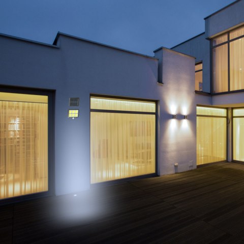 Lampa solarna z czujnikiem ruchu i zmierzchu - komfort świecenia bez granic