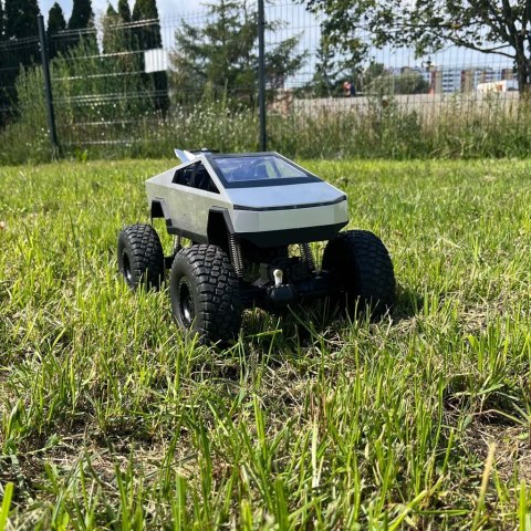Futurystyczny zdalnie sterowany Pickup Truck 1:8 z efektem świetlnym!