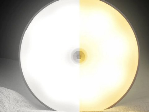Nowoczesna lampka LED z czujnikiem ruchu dla każdego domu