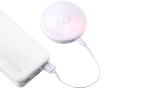 Nowoczesna lampka LED z czujnikiem ruchu dla każdego domu
