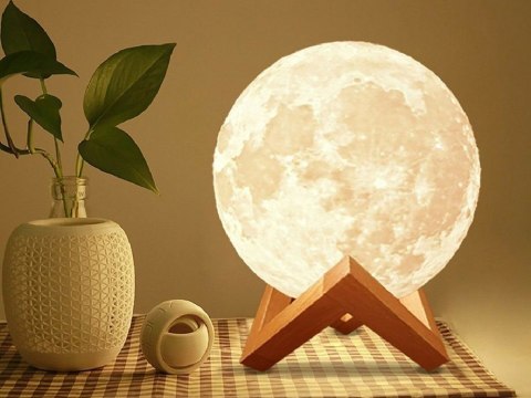 Nowoczesna lampa nocna w kształcie księżyca - stwórz niepowtarzalny klimat!