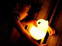 Nowoczesna lampka LED w formie kaczki z pilotem dla dzieci