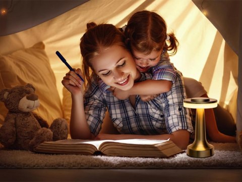 Nowoczesna lampka nocna z dotykowym sterowaniem i regulacją jasności