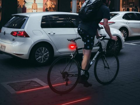 Lampa rowerowa z laserem - zapewnij sobie większe bezpieczeństwo na drodze!