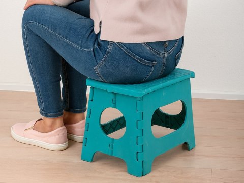 Taboret składany. Praktyczny, lekki i wytrzymały stołek kuchenny, idealny do każdego wnętrza.