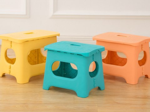 Taboret składany. Praktyczny, lekki i wytrzymały stołek kuchenny, idealny do każdego wnętrza.