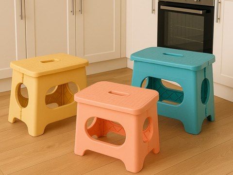 Taboret składany. Praktyczny, lekki i wytrzymały stołek kuchenny, idealny do każdego wnętrza.