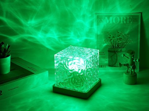 Nowoczesna lampka LED RGB w formie kryształowej kostki z pilotem i zasilaniem USB
