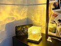 Nowoczesna lampka LED RGB w formie kryształowej kostki z pilotem i zasilaniem USB