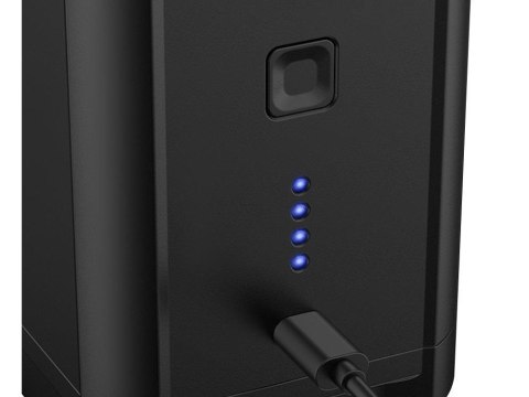 ELEKTRYCZNA POMPKA DO POWIETRZA Z AKUMULATOREM I ZESTAWEM KOŃCÓWEK