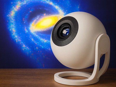 Nowoczesny projektor galaktyczny do inspirującej atmosfery w domu
