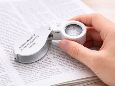 Nowoczesna lupa jubilerska z oświetleniem LED 40x powiększenie