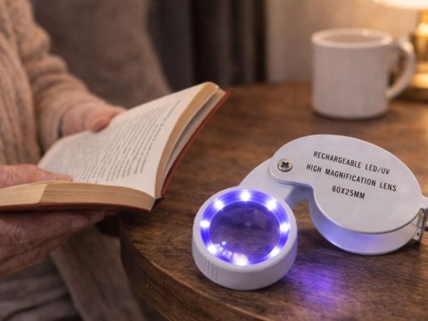 Nowoczesna lupa z oświetleniem LED dla entuzjastów detali