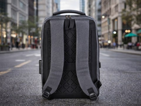 Nowoczesny plecak antykradzieżowy z twardą obudową na laptopa