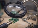Trzecia Ręka - Uchwyt do Lutowania z Lupa i Podświetleniem LED