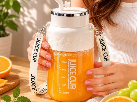 Nowoczesny bidon blender z USB - idealny do smoothie i koktajli!