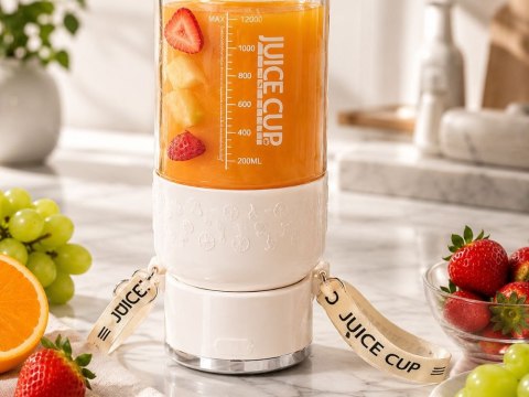 Nowoczesny bidon blender z USB - idealny do smoothie i koktajli!