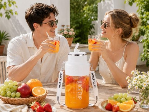Nowoczesny bidon blender z USB - idealny do smoothie i koktajli!