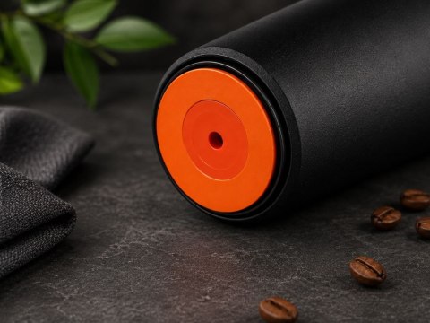 Kubek termiczny o nowoczesnym designie, idealny na każdy napój!