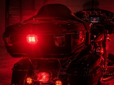 Nowoczesne lampki LED stroboskopowe dla bezpieczeństwa na drodze