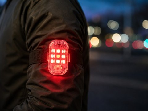 Nowoczesne lampki LED stroboskopowe dla bezpieczeństwa na drodze