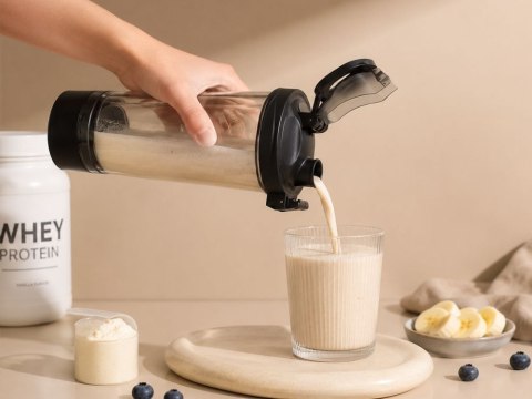 Nowoczesny shaker elektryczny z akumulatorem 700 ml i uchwytem na telefon
