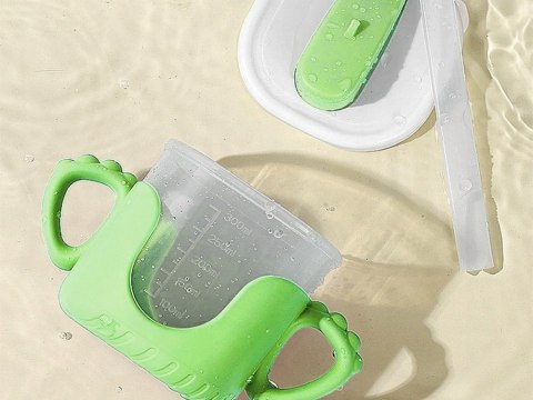Nowoczesny kubek niekapek z ergonomicznymi uchwytami dla najmłodszych