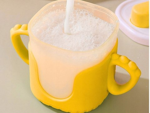 Kubek dla dzieci: Silikonowy niekapek o pojemności 300ml