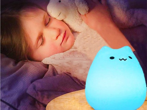 Nowoczesna lampka nocna w kształcie kota do pokoju dziecięcego