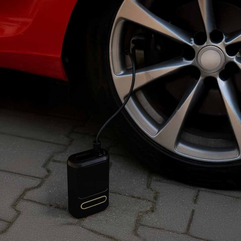 Nowoczesna pompka elektryczna z powerbankiem i lampką LED