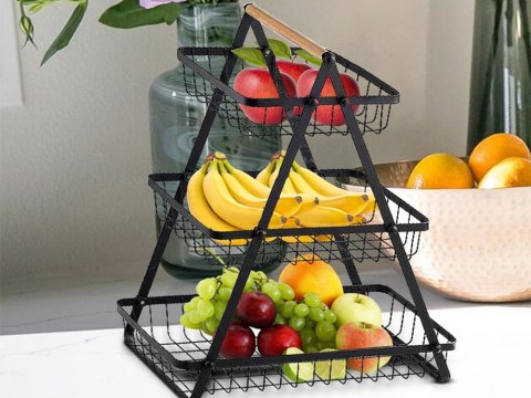 Półka kuchenna w stylu loft z koszyczkiem: nowoczesny organizer dla każdej kuchni