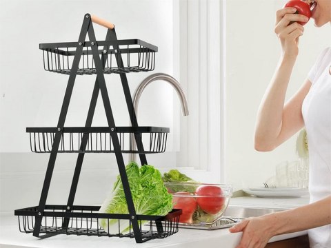 Półka kuchenna w stylu loft z koszyczkiem: nowoczesny organizer dla każdej kuchni