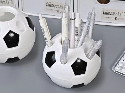 Nowoczesny przybornik biurowy w kształcie piłki dla zapalonych fanów sportu